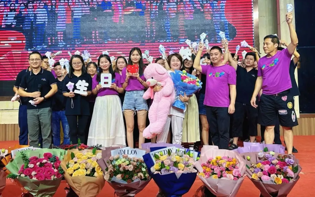 联诚发切蛋糕仪式