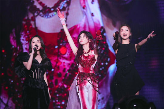 拾光启航！联诚发LED屏助力于文文深圳演唱会打造极致光影盛宴！