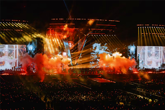 舞美再升级，解锁全新LOOK！联诚发LED透明屏点燃张韶涵上海演唱会